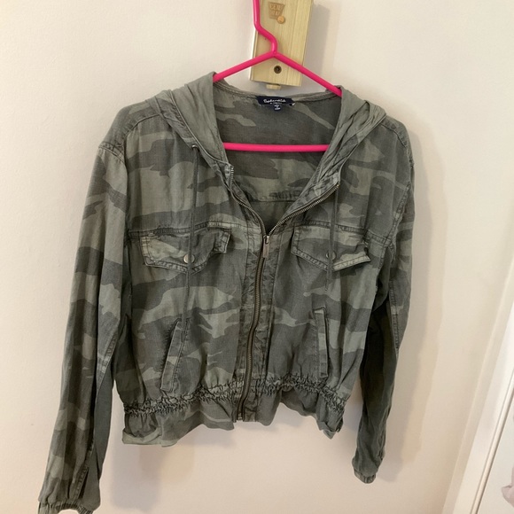 Splendid
Bodhi Camo Peplum Jacket - Picture 14 of 14
